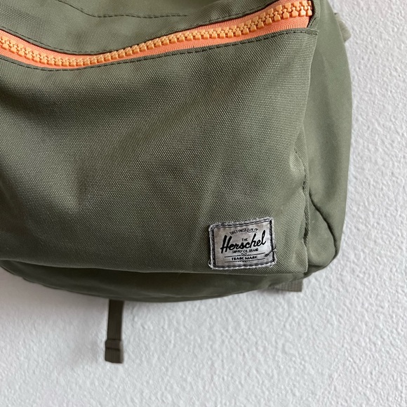 Herschel Backpack - Picture 3 of 10
